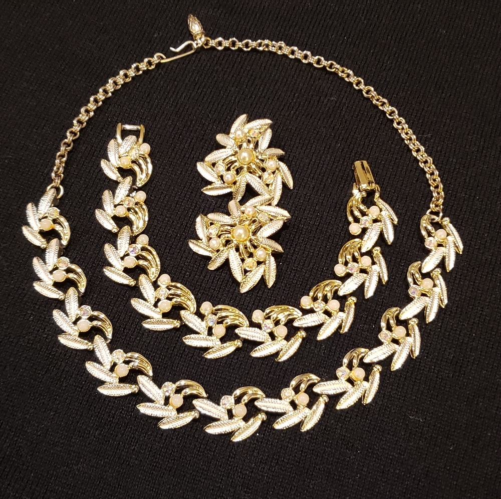 Necklace, Bracelet, Earrings Parure